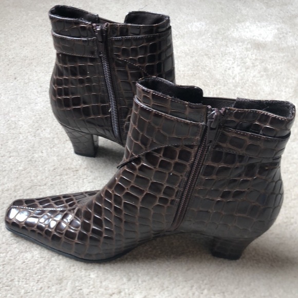 Brown zip heeled boots - Picture 2 of 6